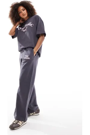 The Frolic X Bella Stovey - joggingbukser med vide ben og logo - Del af sæt - Kun hos ASOS