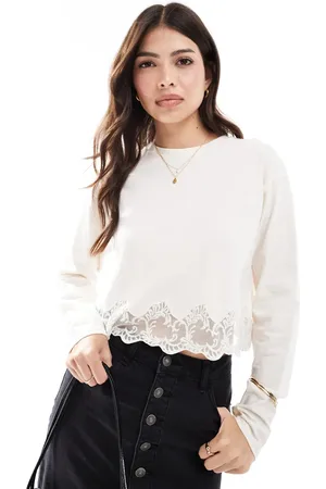 Miss Selfridge Cremehvid top med lange ærmer og blondedetalje forneden-Neutral