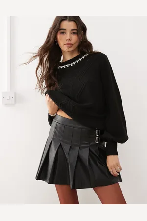 Miss Selfridge Kilt i imiteret læder med plisseringer og spændedetalje