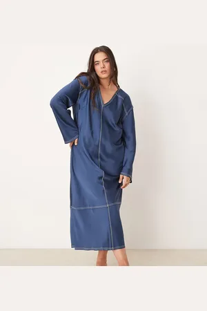 ASOS ASOS DESIGN Curve - Denimblå midikjole med V-hals og kontrastfarvede cremehvide sømdetaljer i satin