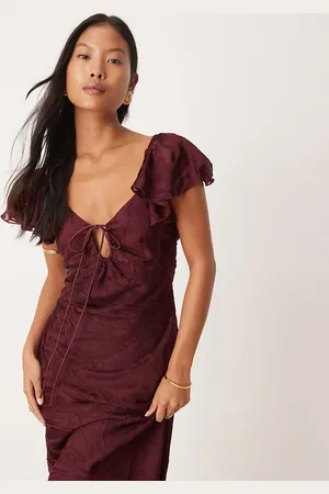 ASOS ASOS DESIGN Petite - Auberginefarvet maxikjole med burnout-mønster og flagrende ærmer-Lilla