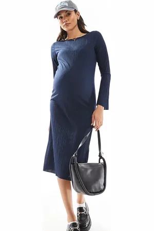 Mama;licious Mamalicious Maternity - Marineblå og plisseret midikjole med lange ærmer