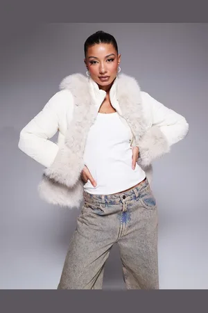 River Island Cremehvid kort dynejakke i imiteret pels