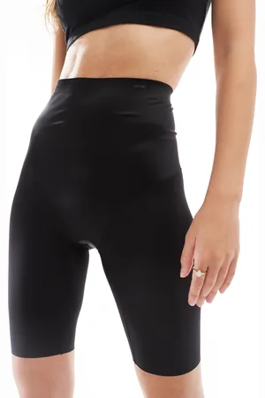 Magic Bodyfashion - Skinnende sorte sømløse leggingsshorts med medium støtte