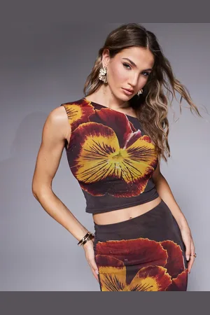 Kaiia X Sasha Corte - Chokoladebrun croptop med snoet skulder og blomstermønster i mesh - Del af sæt