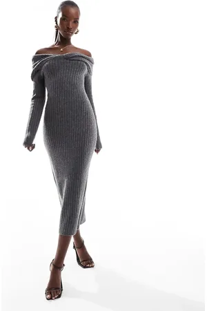 In The Style Sweaterkjole i strik i midilængde med bardotsnit og snoning