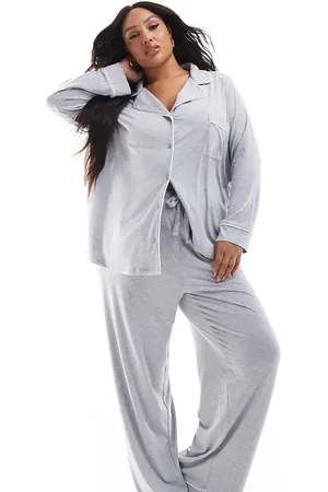 ASOS ASOS DESIGN Curve - Gråt superblødt pyjamassæt med langærmet skjorte og bukser med kontrasterende kanter