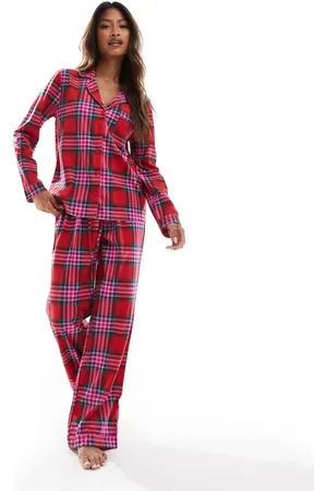 Boux Avenue Jul - Fleece-pyjamas med langærmet skjorte og bukser med røde tern og medfølgende gavepose