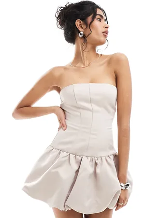 The Frolic Cremehvid bandeau-minikjole med korsetdetaljer og puffet kant i kraftigt satin - Kun hos ASOS