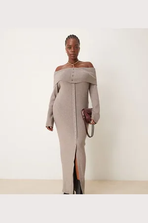 Pretty Lavish Strikket minkfarvet bardot-maxikjole med knapper-Brun