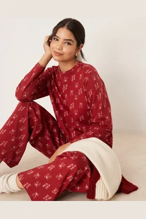 ASOS Rødt pyjamassæt med top og bukser med sløjfeprint
