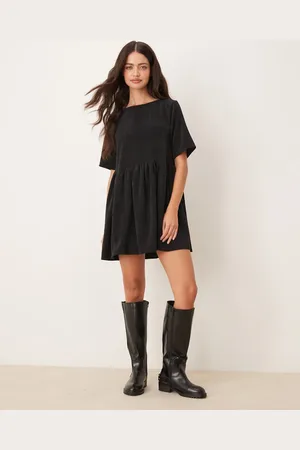 ASOS T-shirt-minikjole med smock-snit og taljesømme i fløjl