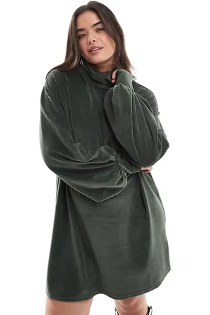 ASOS ASOS DESIGN Curve - Løstsiddende minikjole i chunky fløjl med rullekrave