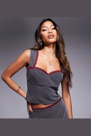 Kaiia Grå top med hjerteformet hals og kontrastfarvede detaljer - Del af sæt - Kun hos ASOS