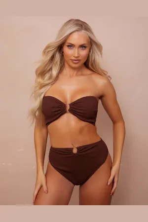 Wolf & Whistle Fuller Bust x Abby Benson - Brune bikinitrusser med høj talje og guldfarvede detaljer i krølstof