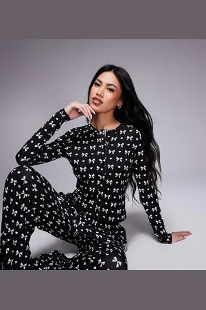 Kaiia Cropped pyjamasskjorte med knapper og hvidt sløjfeprint - Kun hos ASOS - Del af sæt-Multifarvet