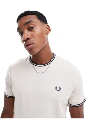 Fred Perry Havrehvid T-shirt med dobbelte kantdetaljer