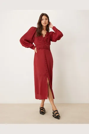 Miss Selfridge Bærfarvet midikjole med gennemgående knapper og blondekanter i satin-jacquard-Rød