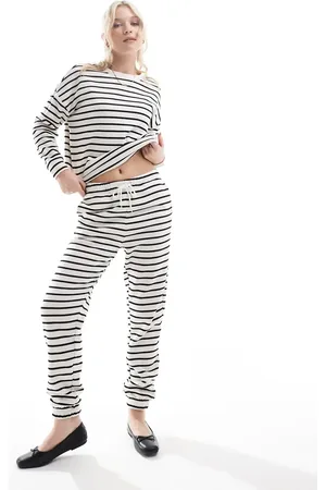 Pieces® Hvide joggingbukser med høj talje og sorte striber - Del af sæt