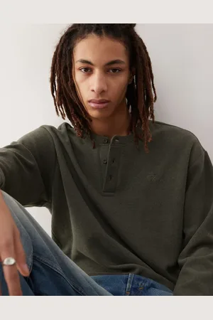 Reclaimed Kakigrøn, superblød og ribstrikket Henley-top med broderi