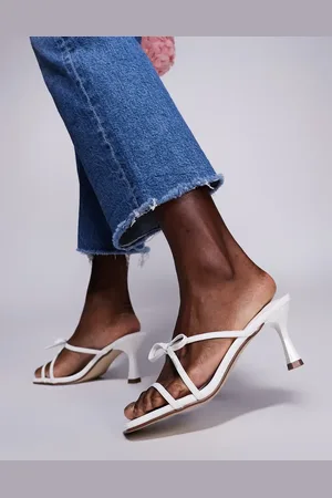 Public Desire Asuka - Hvide sandaler med kitten-hæl og sløjfe