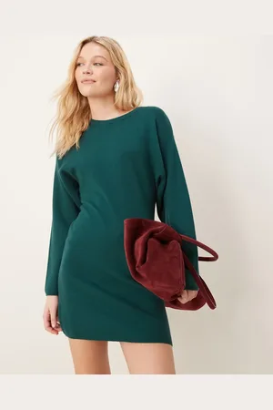 Gina Tricot Formgivende, strikket og minikjole med rund hals