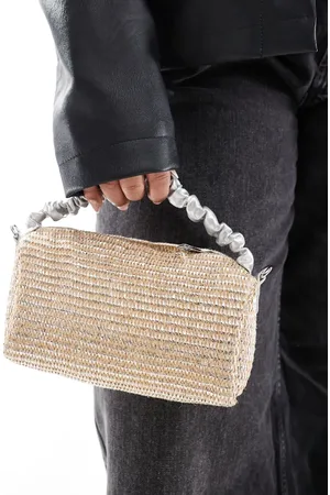 ASOS Crossbody-taske i metallisk sølvfarvet strå med hank øverst