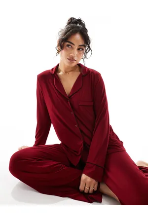 ASOS Superblødt pyjamassæt med langærmet skjorte og bukser med kontrastkanter-Rød