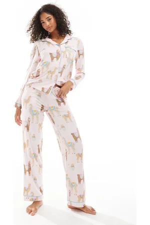 Chelsea Peers Lyserødt pyjamassæt i polyester med langærmet skjorte med reverskrave og bukser med alpaka-print