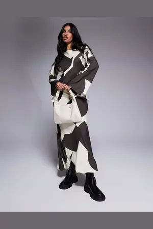ASOS Maxikjole i abstrakt og brunt print med skrå bred halsudskæring-Multifarvet