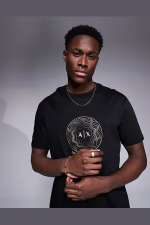 Armani Exchange T-shirt med guldfarvet logo