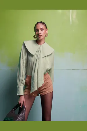 ASOS Salviegrøn bluse med stor krave og bindebånd i halsen-Multifarvet