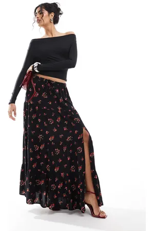 Miss Selfridge Lagdelt maxinederdel med blomsterprint-Sort