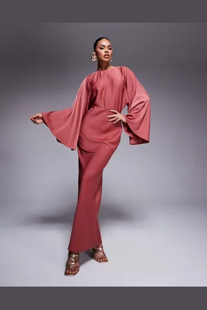 ASOS Maxikjole med tekstur, flagermusærmer og figursyet talje i skråtskåret satin
