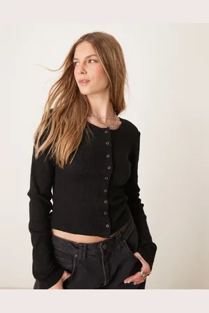 Gina Tricot Ribstrikket top med knapper foran og lange ærmer