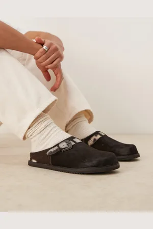 ASOS Premium - Mule-clogs med kohår og spænde