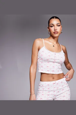 Kaiia Hvid cami-pyjamastop i pointelle-strik med rosedetalje og sløjfeprint - Del af sæt - Kun hos ASOS-Multifarvet