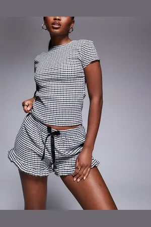 River Island Cremehvidt sæt med shorts og cropped t-shirt med gingham-tern