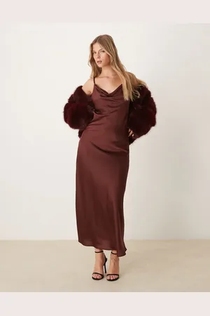 New Look Brun midikjole i satin med vandfaldsudskæring
