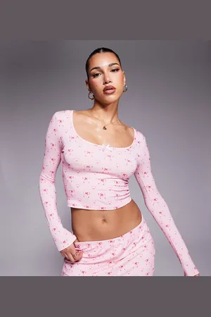 Kaiia Pink og cropped pyjamastop med dyb og rund hals, sløjfedetalje og sløjfeprint - Del af sæt - Kun hos ASOS-Multifarvet