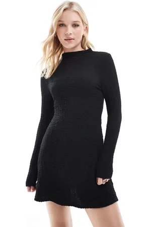 Miss Selfridge Højhalset minikjole med tætsiddende pasform og svaj i tekstureret stof