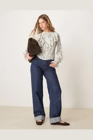 New Look Og småblomstret bluse med flæser foran