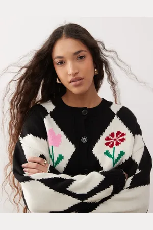 Miss Selfridge Cardigan med rund hals og diamant- og blomstermønster