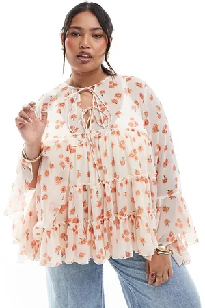 ASOS ASOS DESIGN Curve - Lagdelt bluse med bindebånd foran og ærmekanter med flæser i blomstermønster-Multifarvet