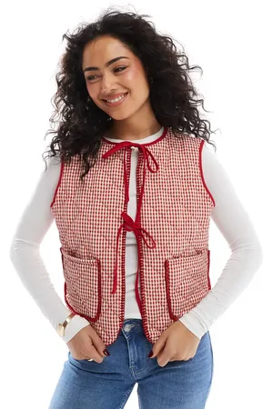 Daisy Street Vatteret vest med røde gingham-tern