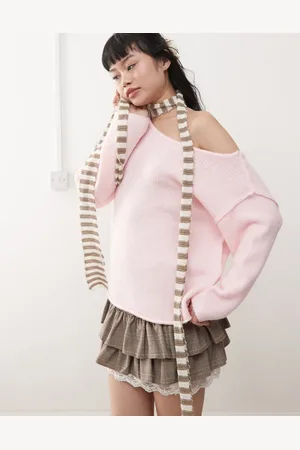 Miss Selfridge , behagelig og løstsiddende striktrøje med asymmetrisk offshoulder