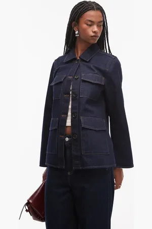 ARKET Indigoblå skjortejakke i denim med skyllevask og syninger i kontrastfarve samt patch-lommer fortil-Marineblå