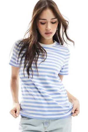 Pieces® Blå- og hvidstribet T-shirt med korte ærmer og firkantet pasform