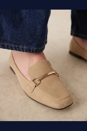 New Look Beige loafers i imiteret ruskind med bidselsmykke-Neutral