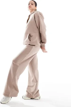 Cotton On Cotton On - Classic - Mokkabrune sweatpants med vide ben i fleece - Del af sæt-Neutral